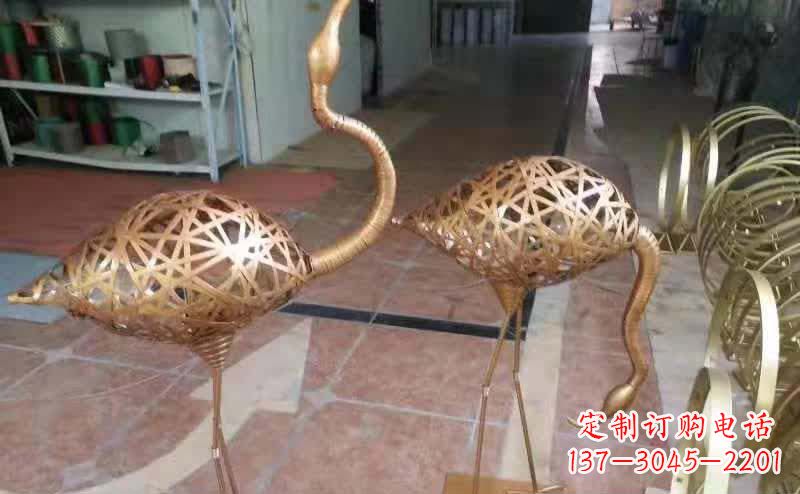 三明仙鹤雕塑以不锈钢编制而成