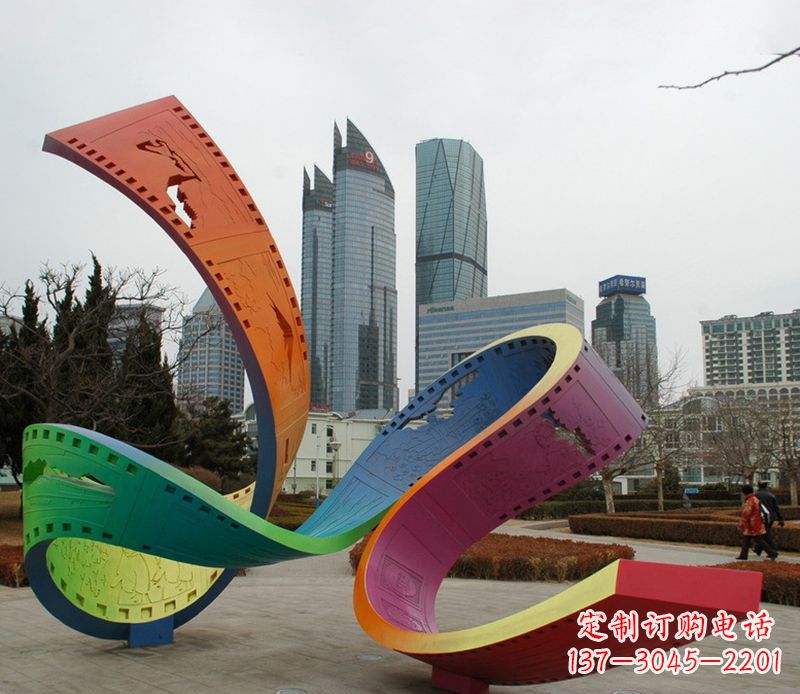 三明不锈钢彩色胶卷雕塑艺术的精美结合