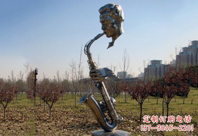 三明静谧而神秘的不锈钢萨克斯雕塑