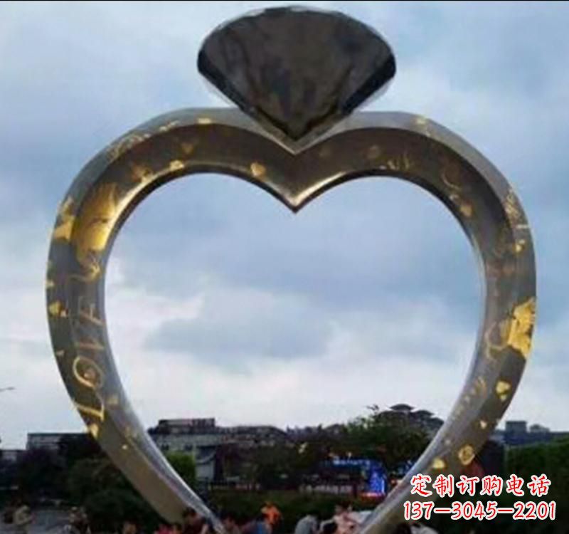 三明不锈钢创意戒指雕塑拥有独一无二的外观