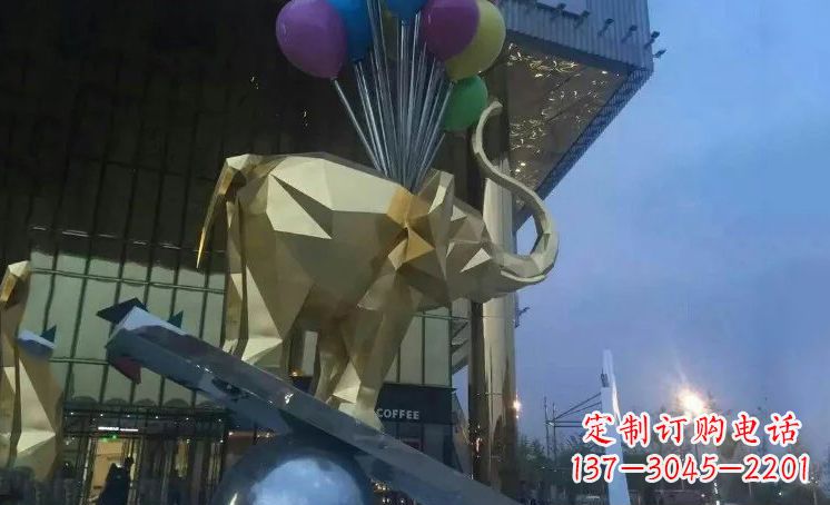 三明大象踩高跷——点缀城市景观