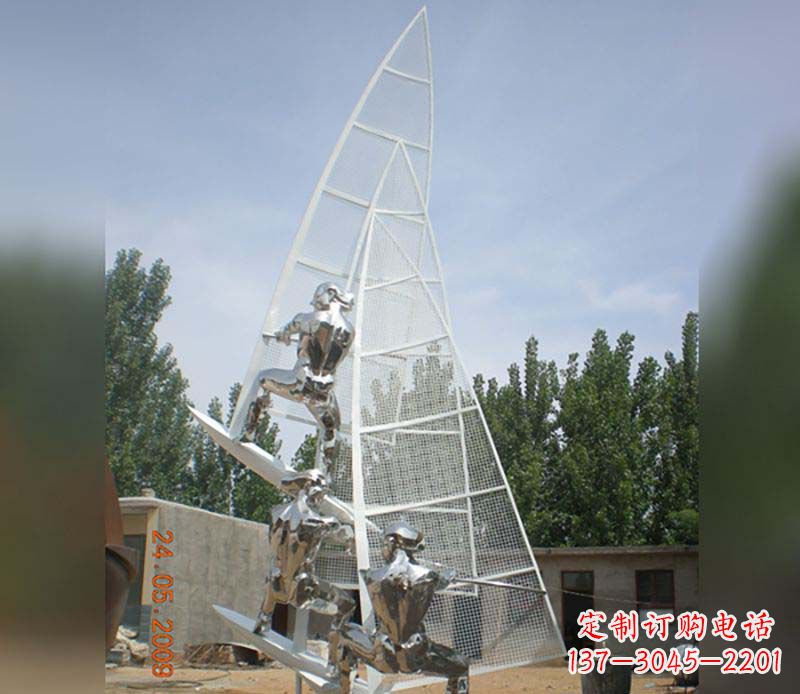 三明不锈钢帆船给公园带来美丽的景致