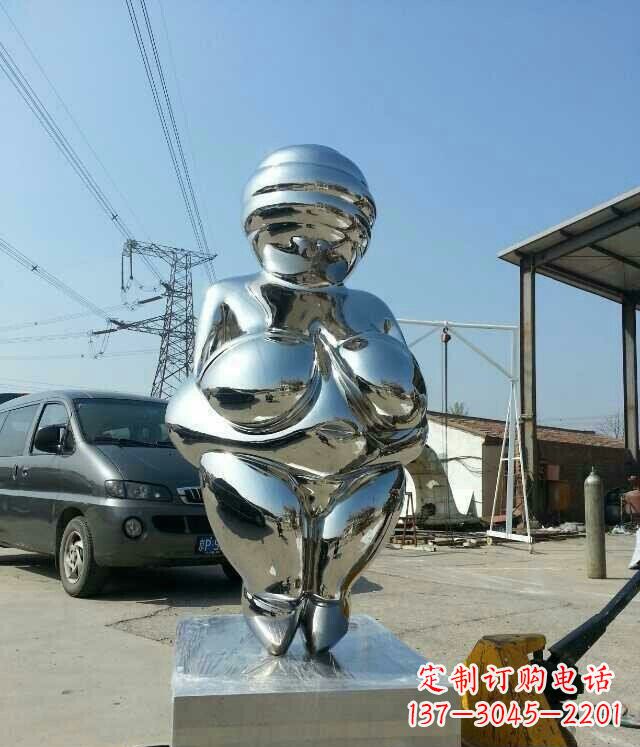 三明女性之美不锈钢公园的女人雕塑