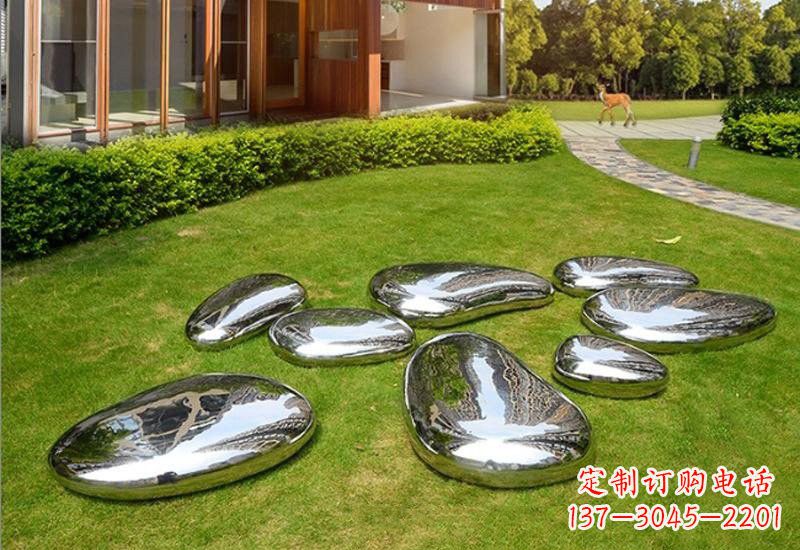 三明不锈钢公园的鹅卵石雕塑