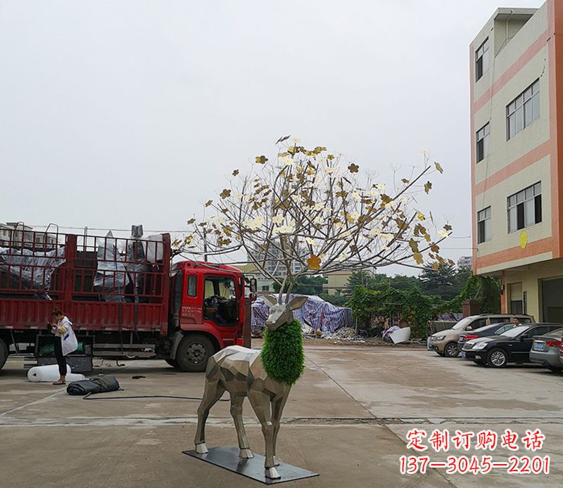 三明不锈钢公园的梅花鹿雕塑