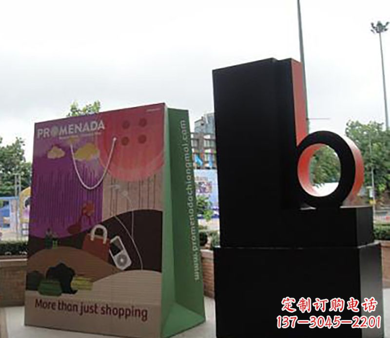 三明不锈钢购物袋雕塑为公园带来现代风格