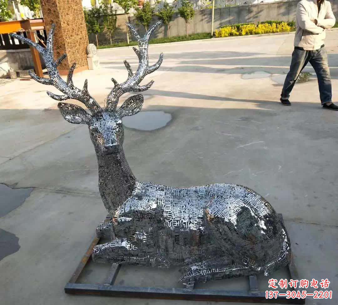 三明梅花鹿雕塑点缀不锈钢广场星空