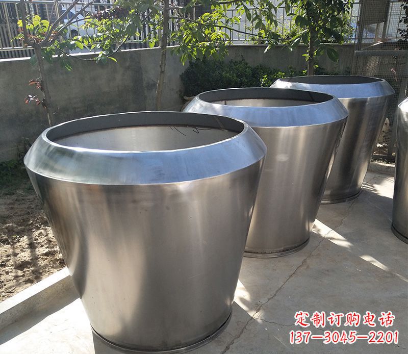 三明不锈钢花盆雕塑给你的家园增添一份独特的美