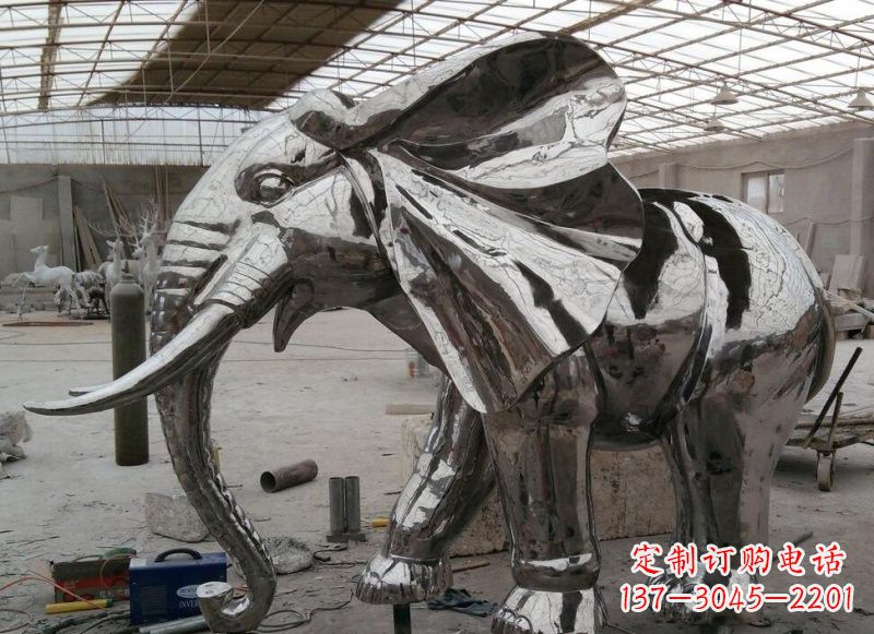三明不锈钢镜面大象雕塑——独特的艺术精品