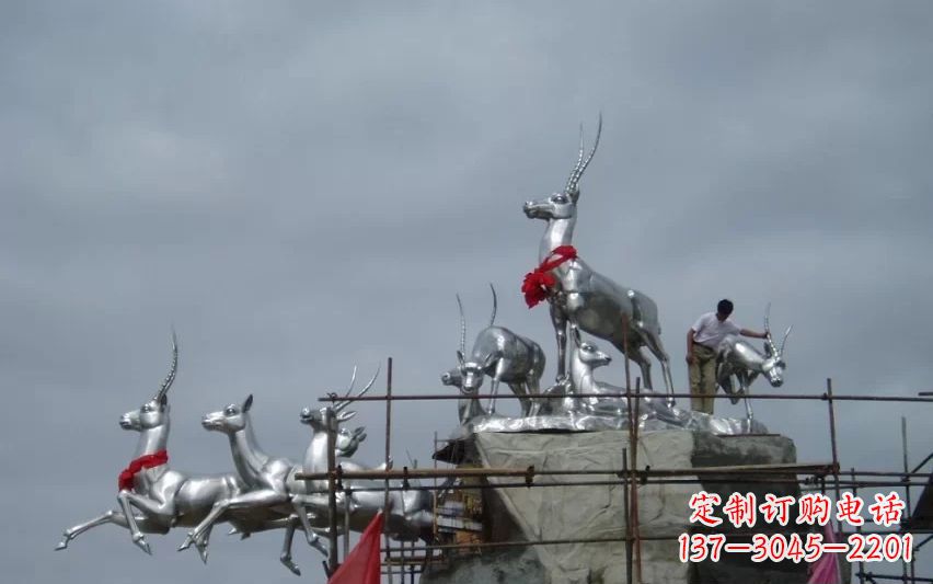 三明不锈钢动物雕塑——美丽宁静的自然之美