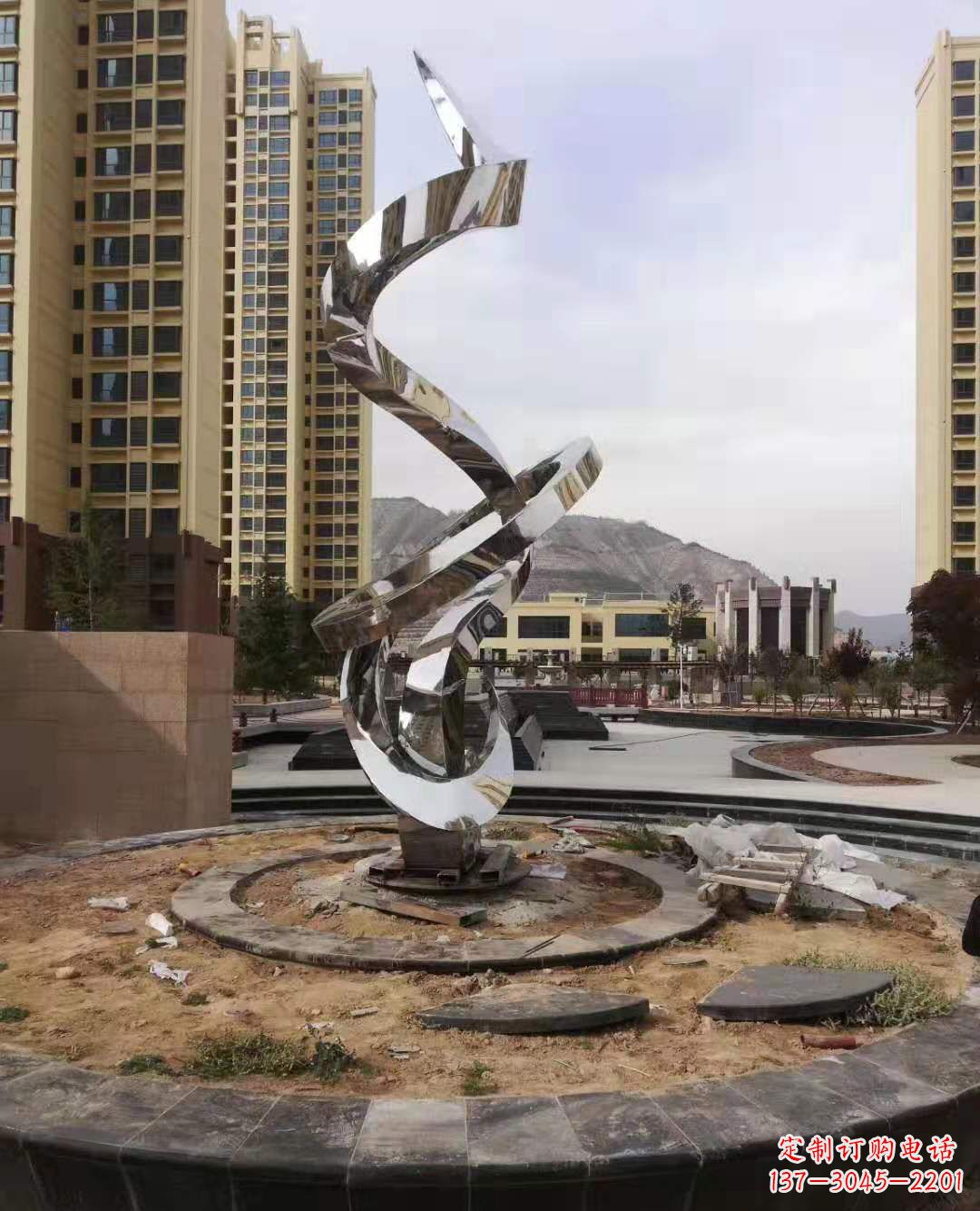 三明飘带雕塑美化城市空间的艺术