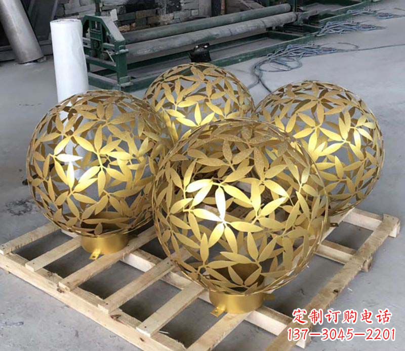 三明不锈钢树叶镂空球的美妙景观