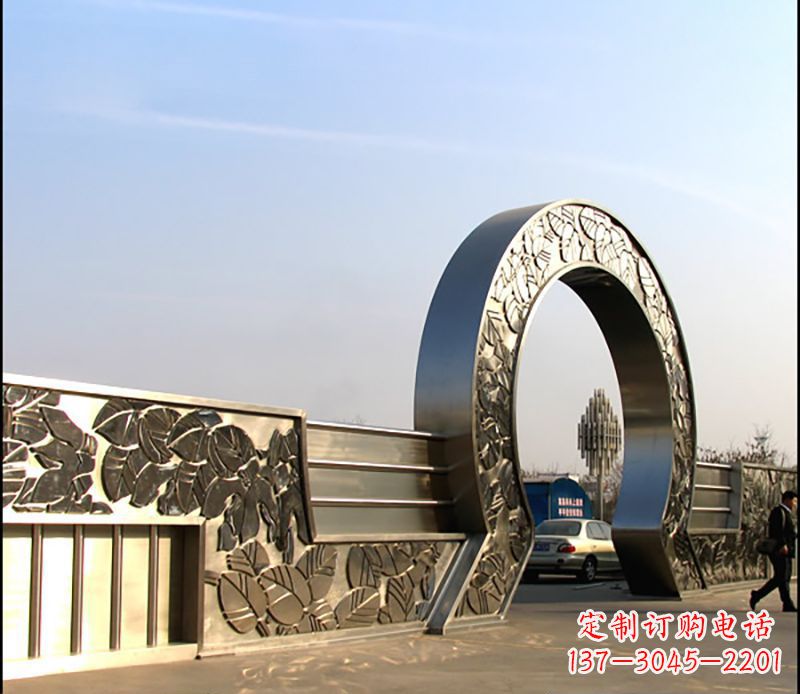 三明拱门雕塑艺术品的精美表现