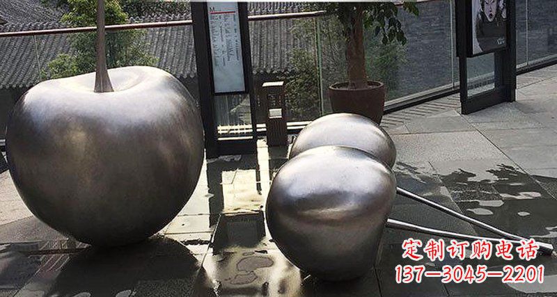 三明樱桃雕塑点缀步行街美丽景观