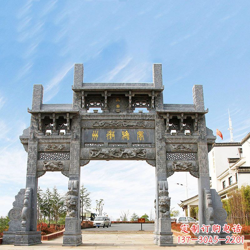 三明城市园林中精美的牌坊雕塑