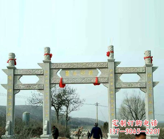 三明细节精美的村庄牌坊雕塑