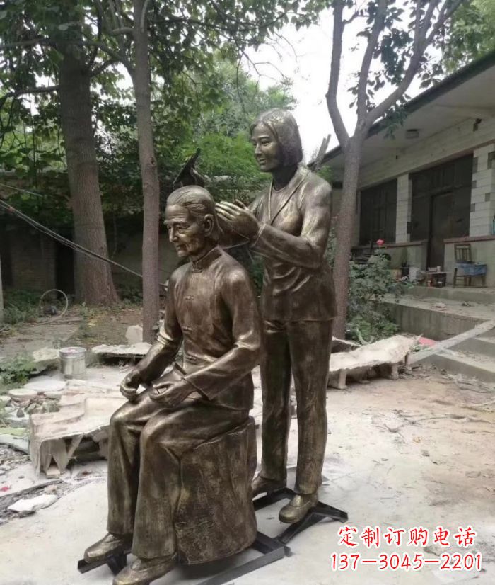 三明纪念母亲的传统铜雕梳头人物