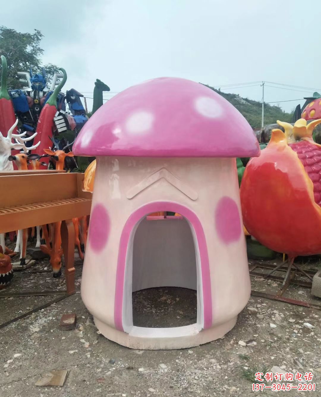 三明精致彩绘蘑菇屋雕塑