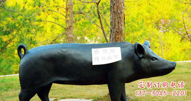 三明优雅活泼的公园猪铜雕