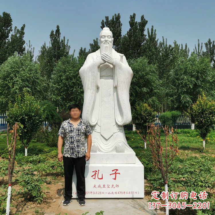 三明寺庙孔子雕像