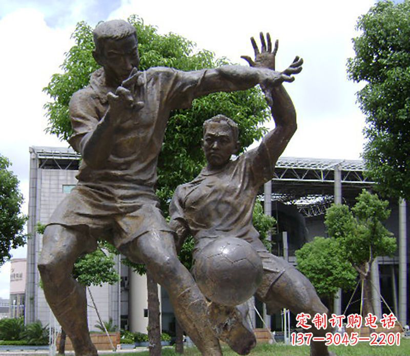 三明踢足球公园小品铜雕