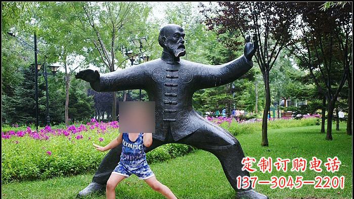 三明铜雕打太极拳的老人
