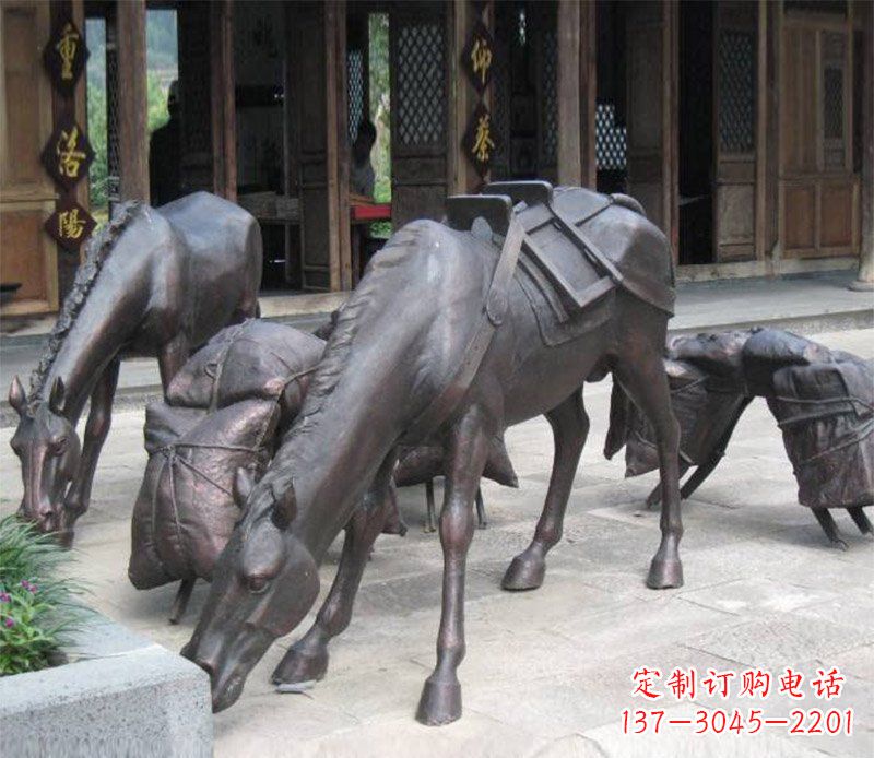 三明拖行李的马动物铜雕