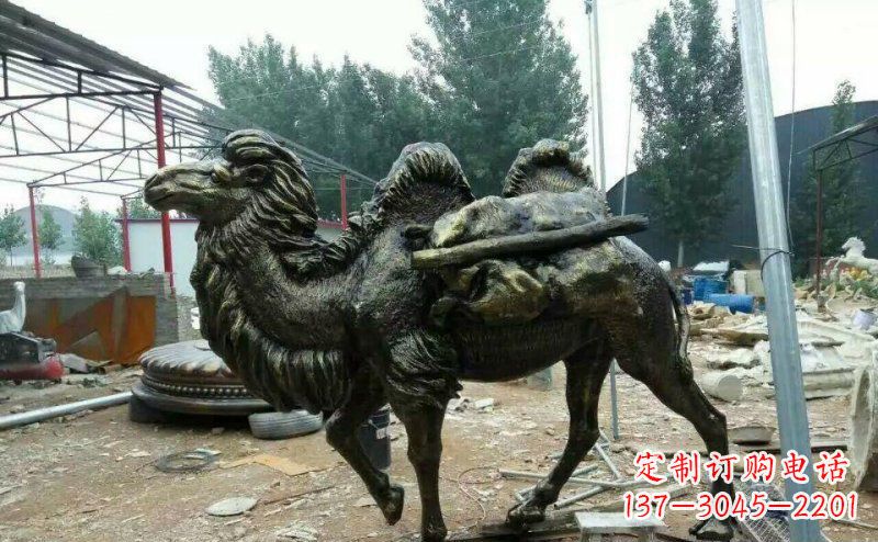 三明驮着东西的骆驼铜雕