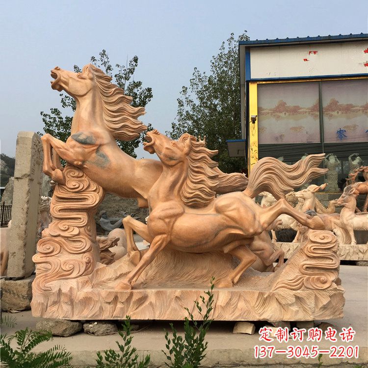 三明晚霞红奔马群雕