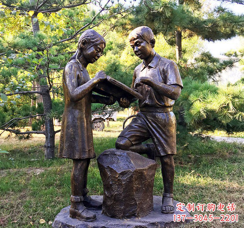 三明校园读书的学生铜雕