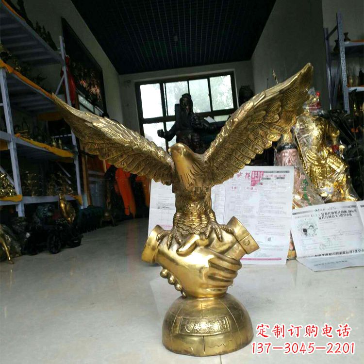 三明铸铜老鹰雕塑大展宏图